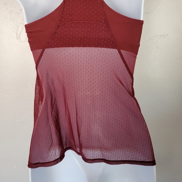 Lululemon Women's 2 Burgundy Tank Top Built in Bra Racerback Mesh Back Athletic - Picture 5 of 7